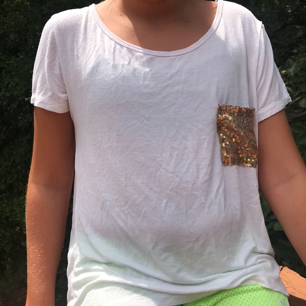 High Low trendy with tee with gold gleam pocket